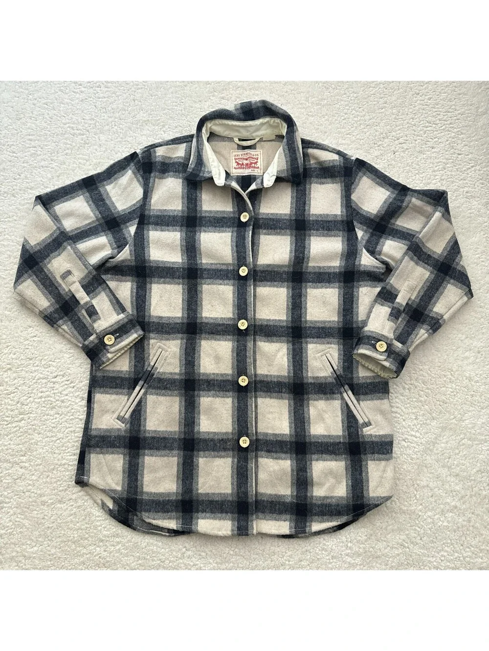 Levi's Heavy Plaid Flannel Button Up Women's Size Large Pockets Shacket